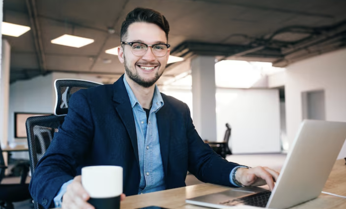 Salud masculina en la oficina: cuidarte también es parte del trabajo. 